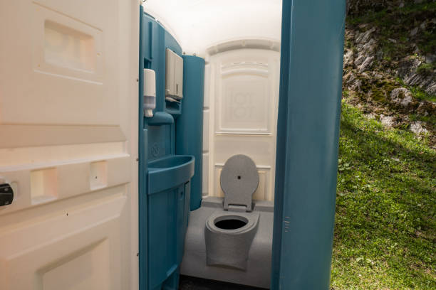 Best Porta potty rental near me  in Fishersville, VA